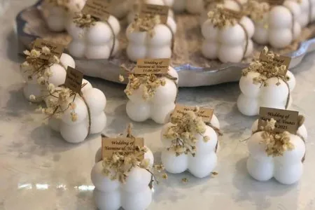 توزيعات من الشموع المعطره