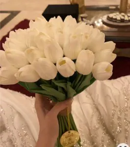 مسكه عروس من الورد الصناعي