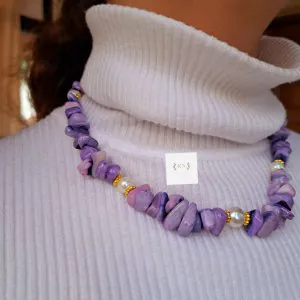 قلادة من الحجر