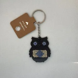 مدالية مفتاح بومة خشبية